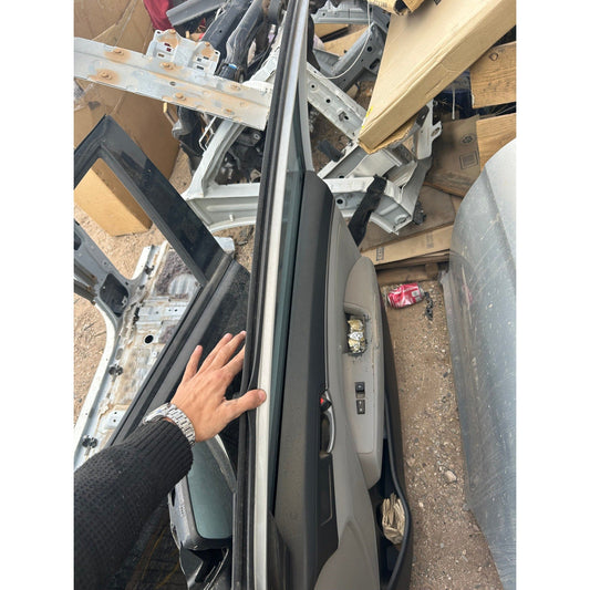 2018 Hyundai Elantra Right Front Door