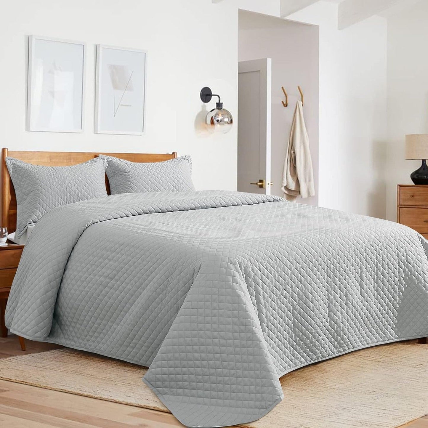 HOMBYS 3 Piece Oversized King Quilt Set Bedspread 128x120 Reversible Lightweight Coverlet Summer Comforter Set (Super King Plus(128x120), Light Grey)