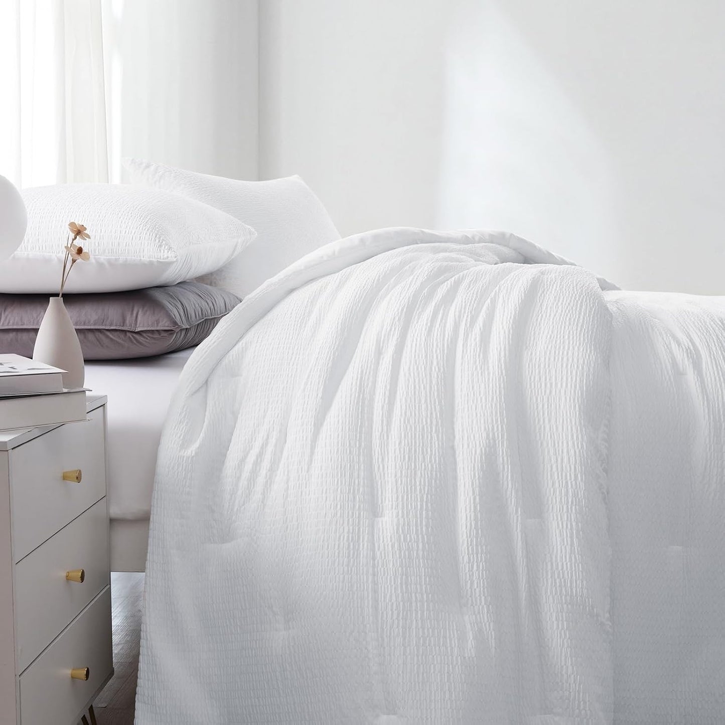 HOMBYS 3 Piece Seersucker Oversized King Comforter Set 98x120, Breathable White Soft Comforter Set, Lightweight Bedding Comforter Sets with Comforter for All Season